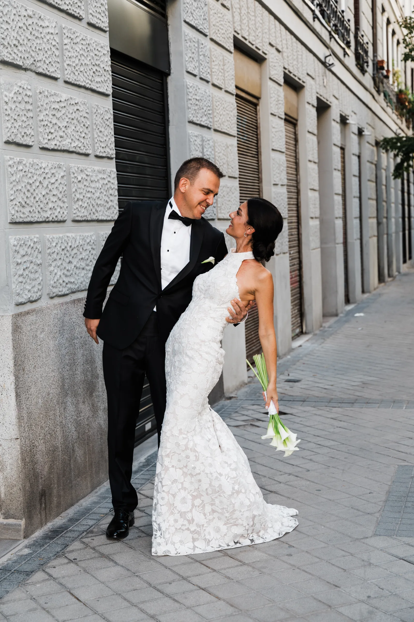 Groom dipping the bride on a quiet Madrid street